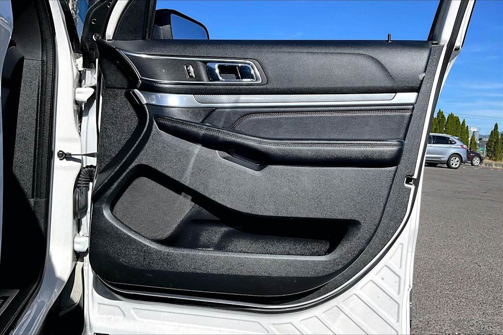 Thumbnail: 2017 Ford Explorer - 28