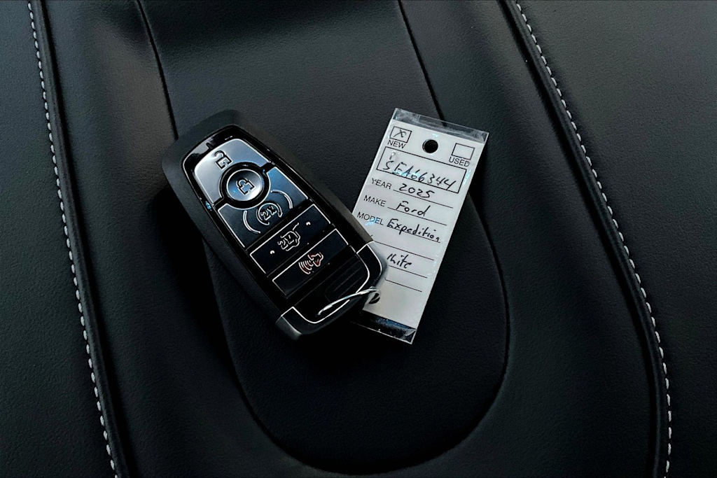 Thumbnail: 2025 Ford Expedition MAX - 17