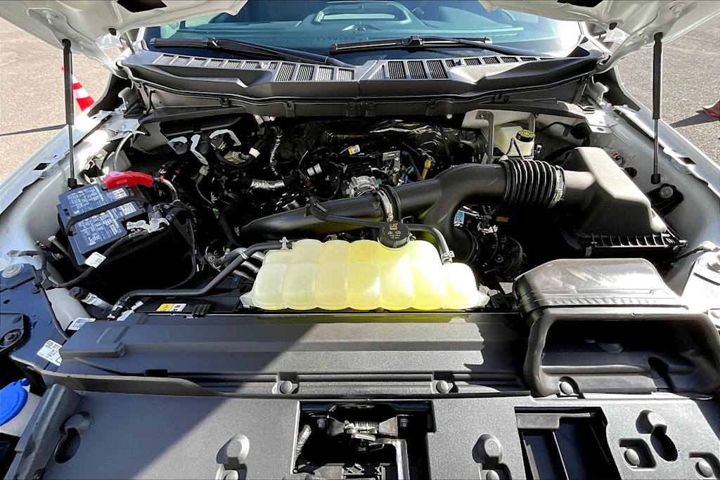 2025 Ford F-150 STX 8