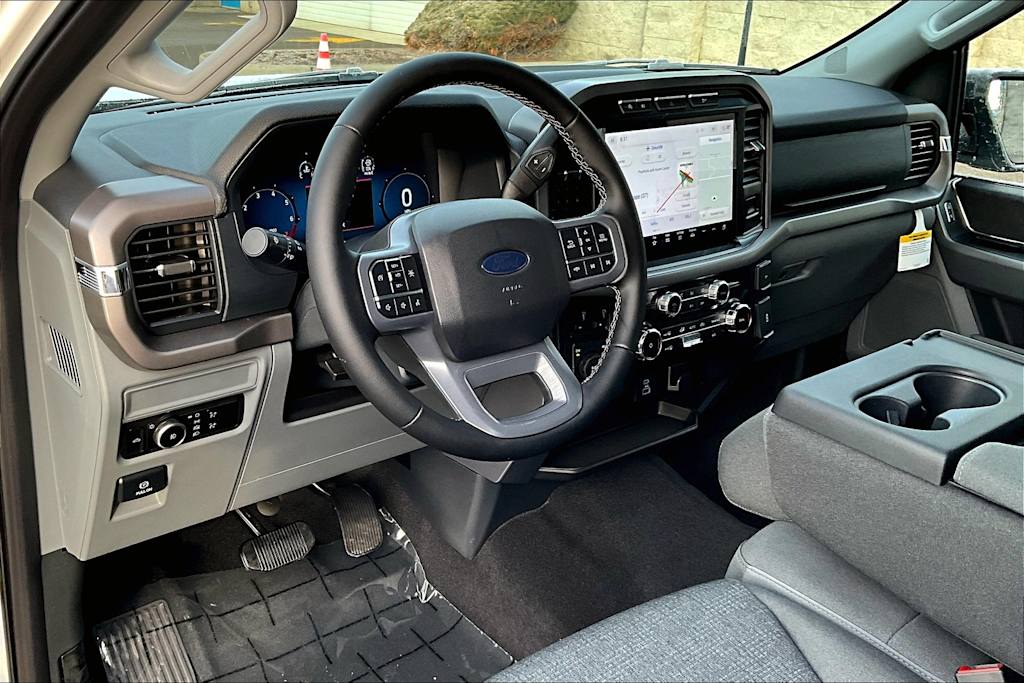 2024 Ford F-150 XLT 2