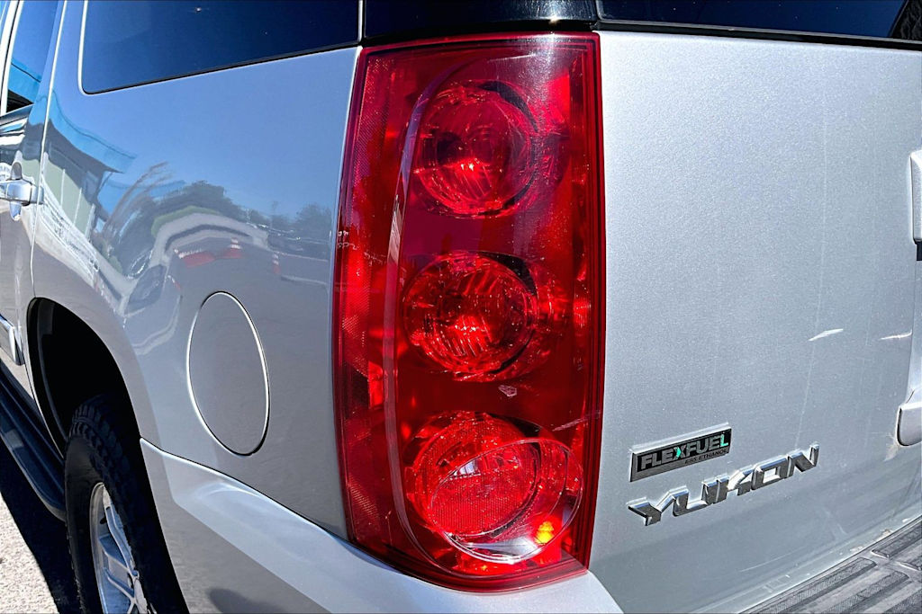 Thumbnail: 2012 GMC Yukon - 32