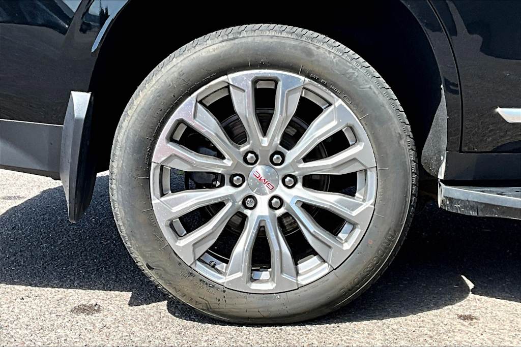 2022 GMC Yukon Denali 36