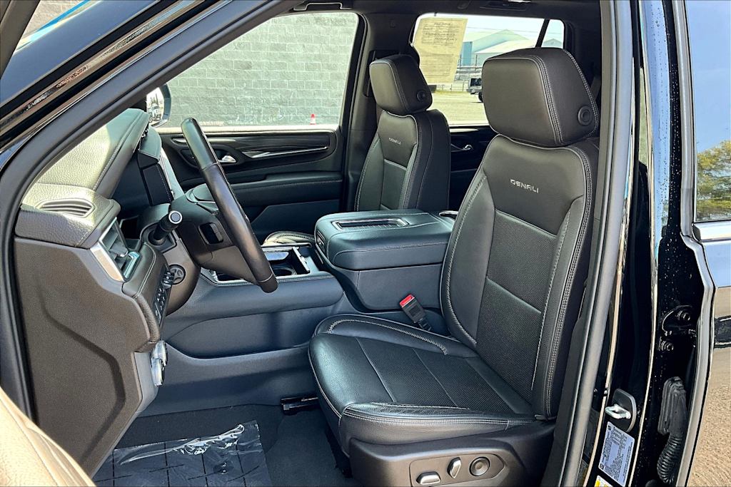 2022 GMC Yukon Denali 11