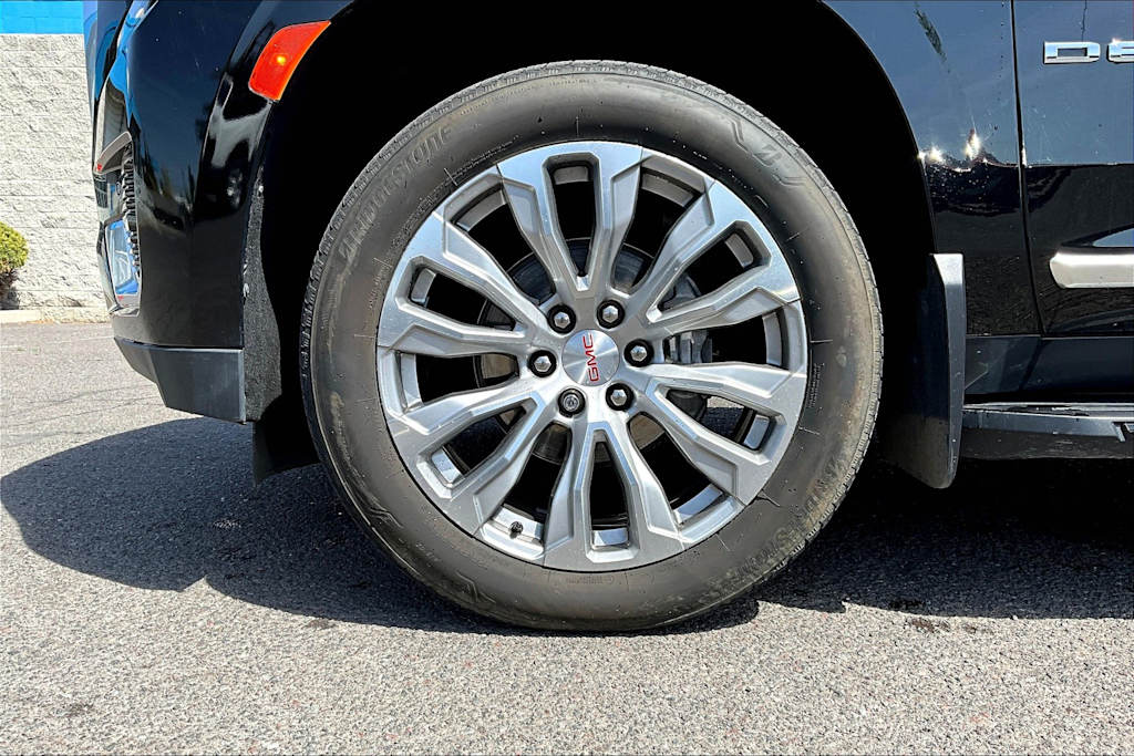 2022 GMC Yukon Denali 8