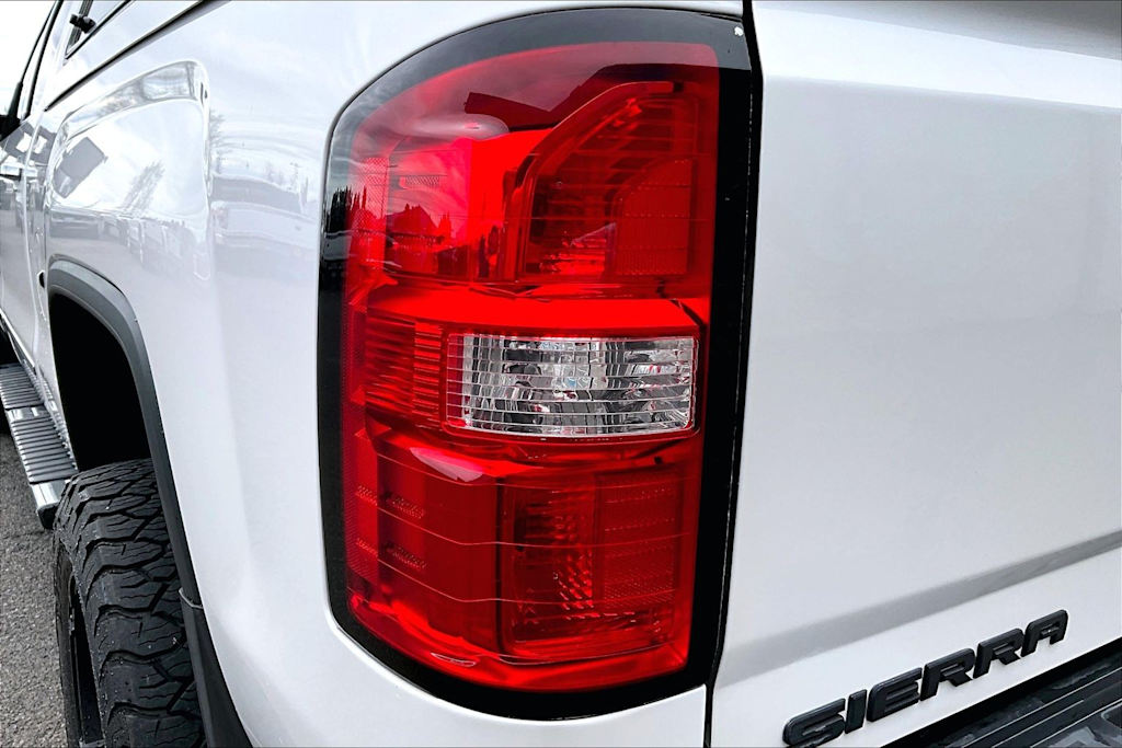 Thumbnail: 2018 GMC Sierra 3500 - 32