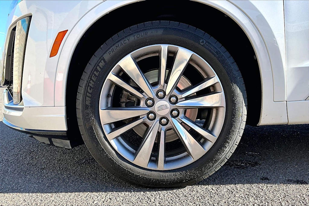 Thumbnail: 2023 Cadillac XT6 - 4