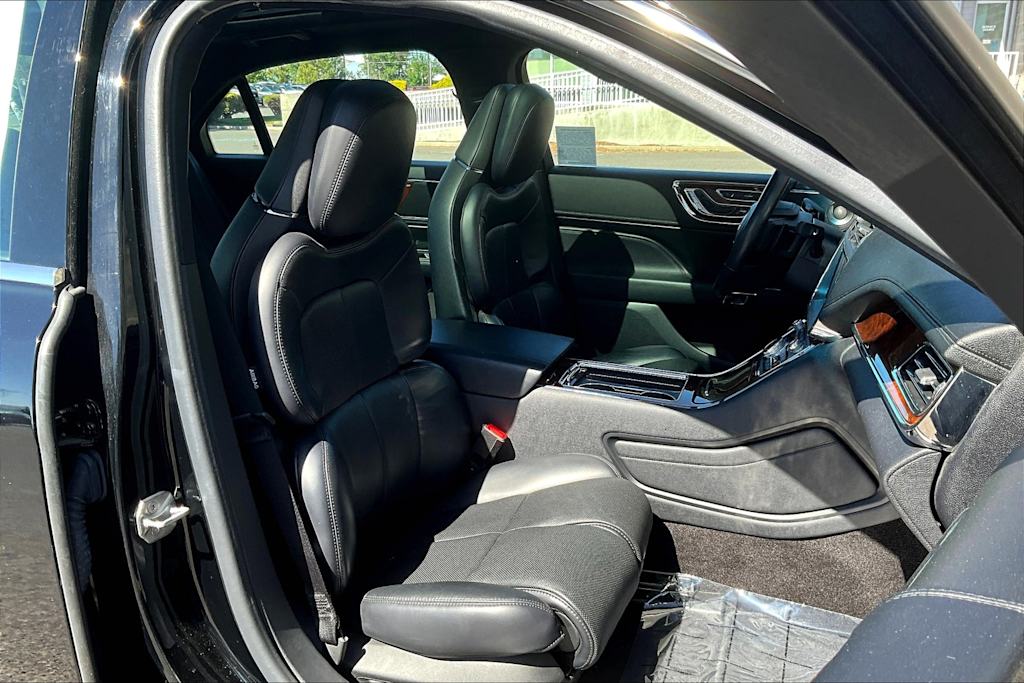 Thumbnail: 2018 Lincoln Continental - 12