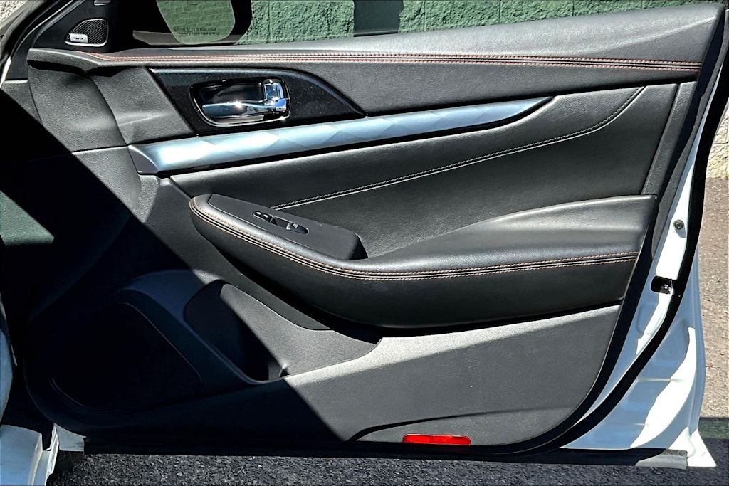 2019 Nissan Maxima SR 28