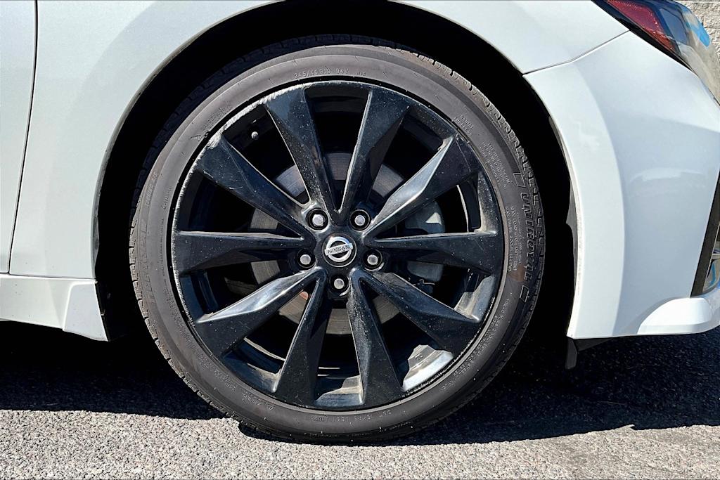 2019 Nissan Maxima SR 33