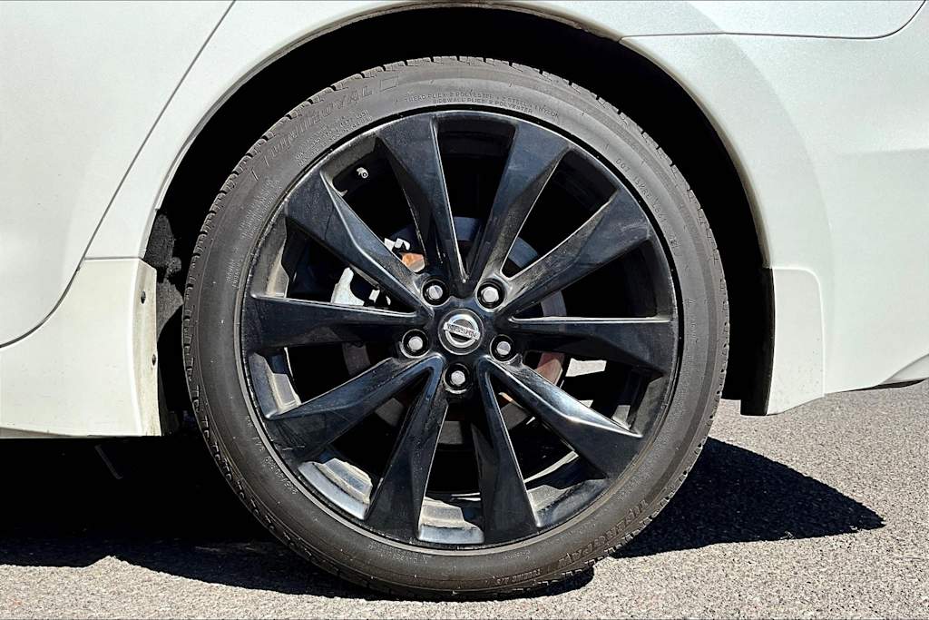 2019 Nissan Maxima SR 34