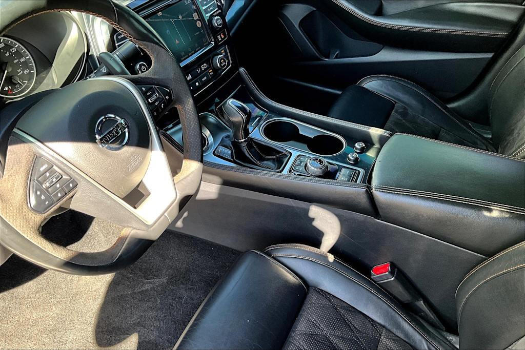 2019 Nissan Maxima SR 14