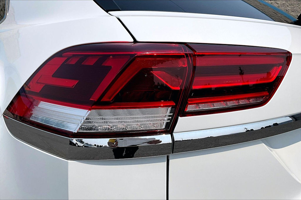 Thumbnail: 2021 Volkswagen Atlas - 32
