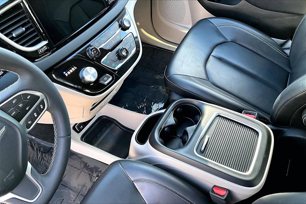 Thumbnail: 2023 Chrysler Pacifica - 16