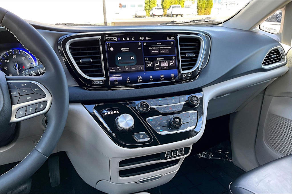 Thumbnail: 2023 Chrysler Pacifica - 15