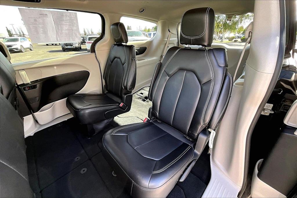 Thumbnail: 2023 Chrysler Pacifica - 29