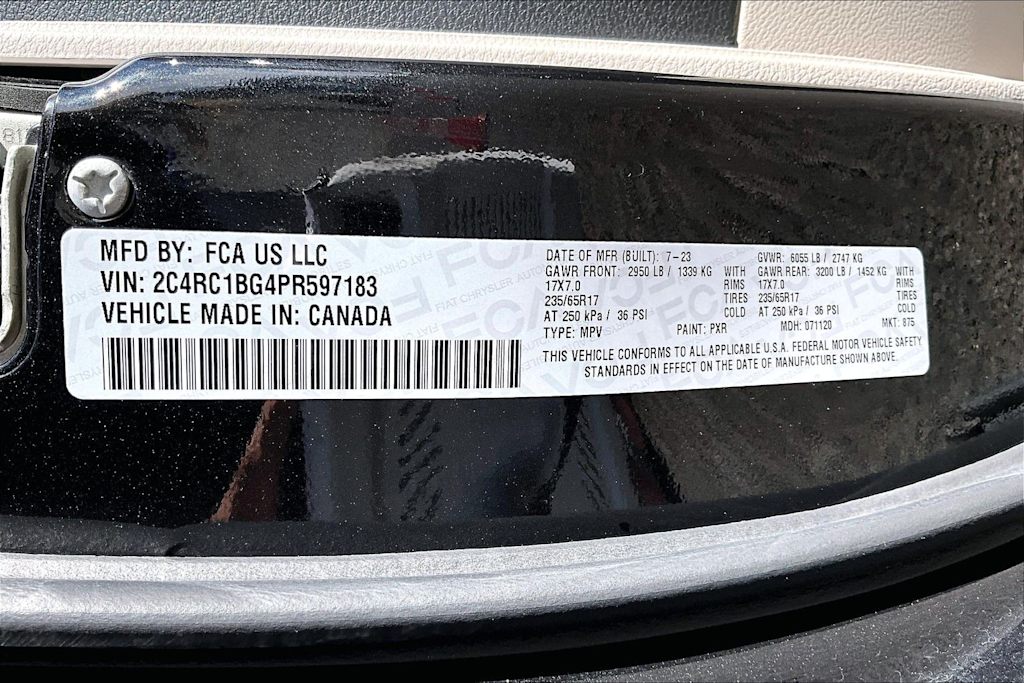 Thumbnail: 2023 Chrysler Pacifica - 19