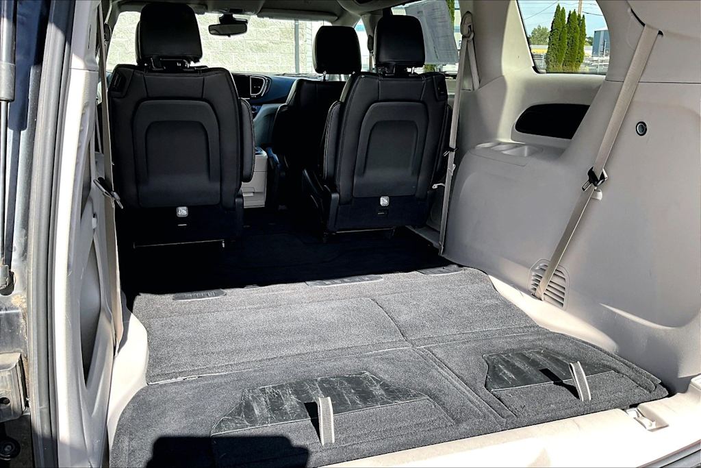 Thumbnail: 2023 Chrysler Pacifica - 20