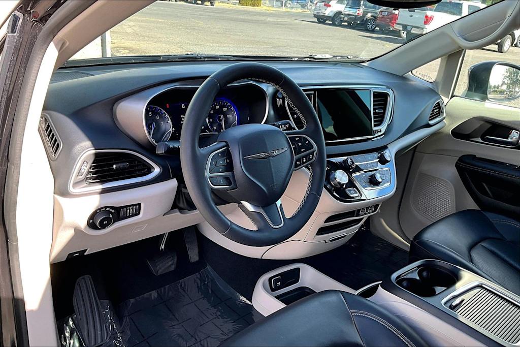 Thumbnail: 2023 Chrysler Pacifica - 2