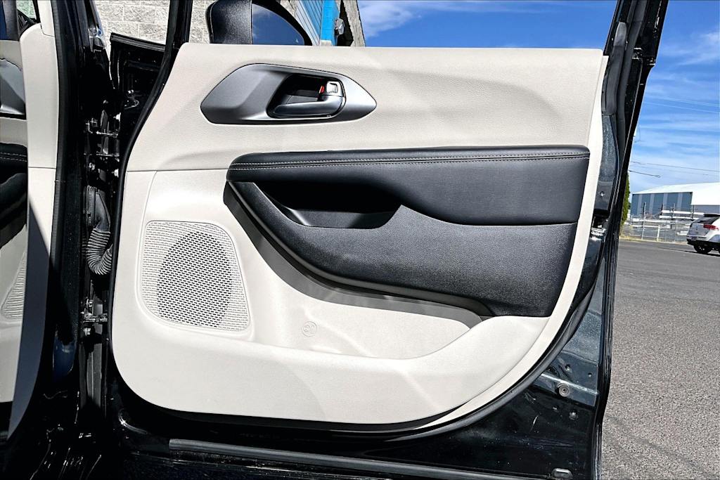 Thumbnail: 2023 Chrysler Pacifica - 28
