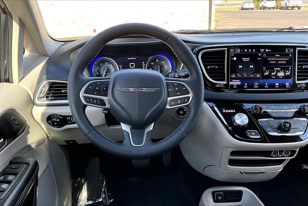 Thumbnail: 2023 Chrysler Pacifica - 14