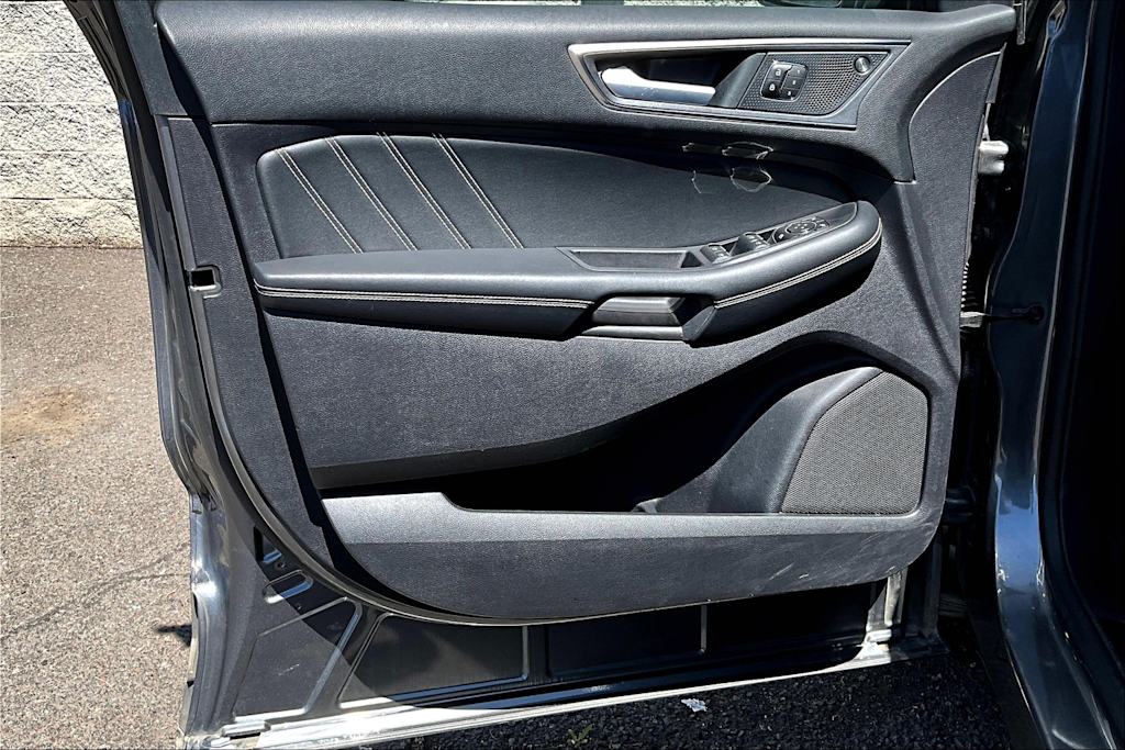 2022 Ford Edge ST 28