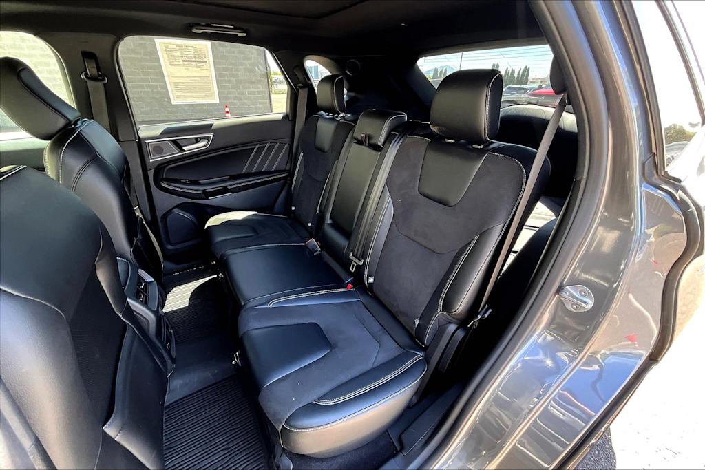 2022 Ford Edge ST 13