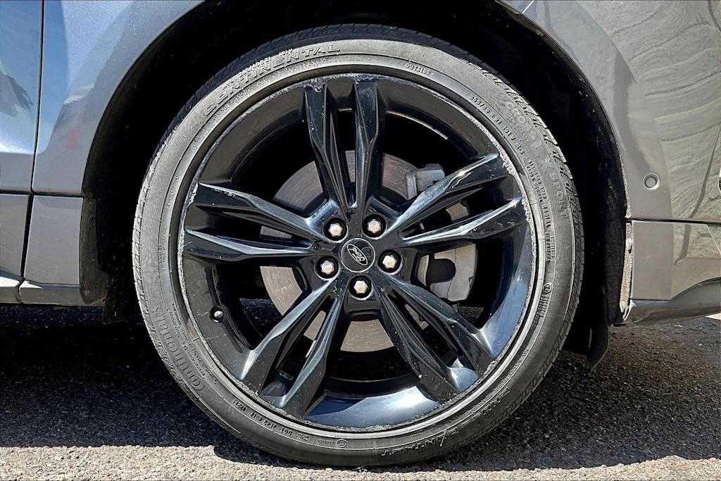 2022 Ford Edge ST 34