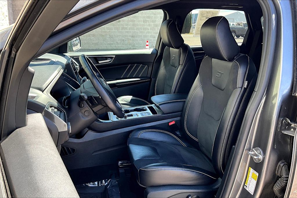 2022 Ford Edge ST 11