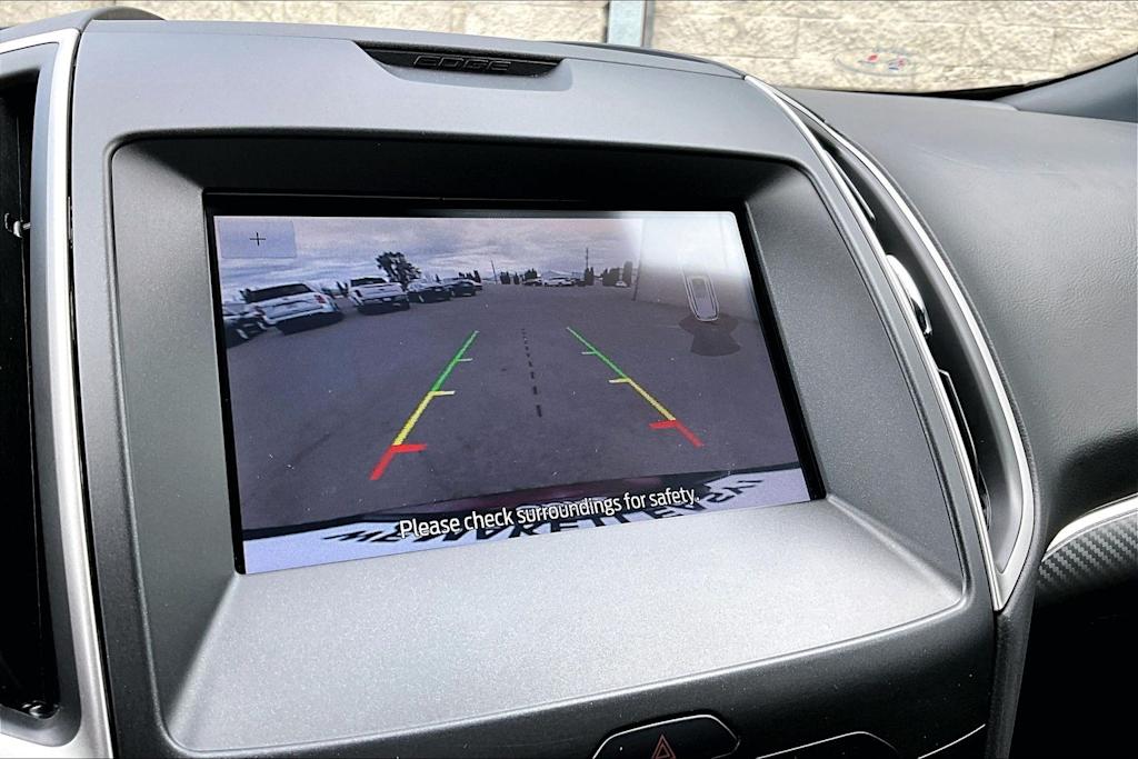 Thumbnail: 2020 Ford Edge - 16