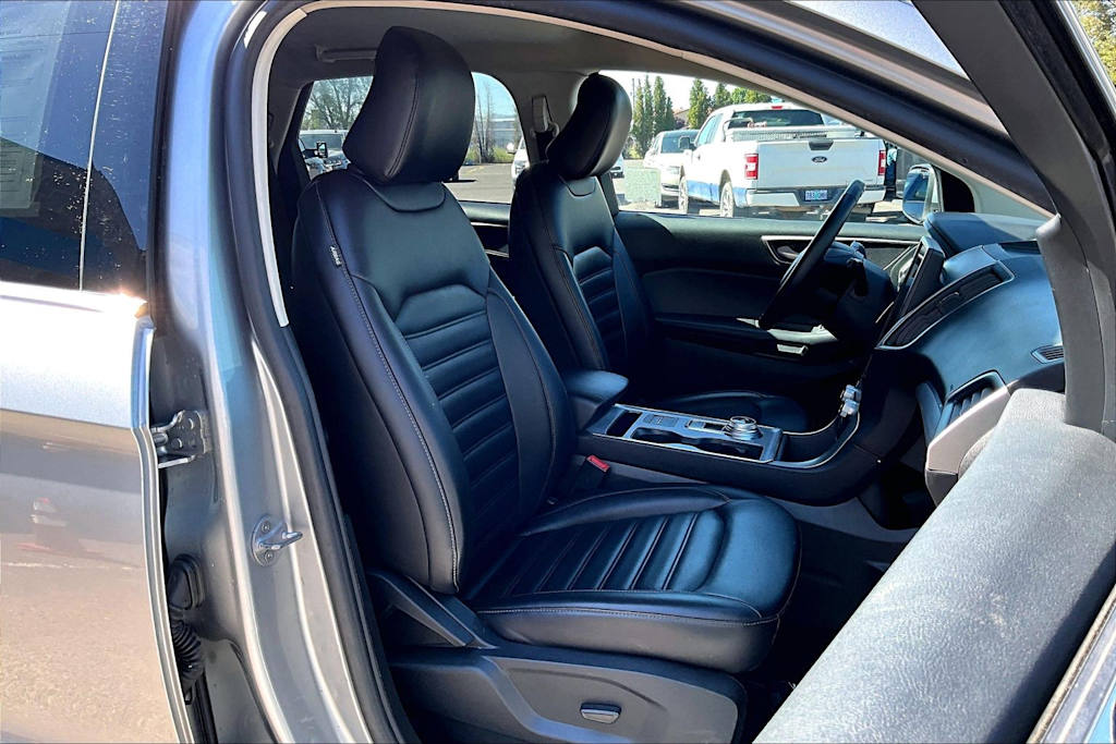 Thumbnail: 2022 Ford Edge - 12