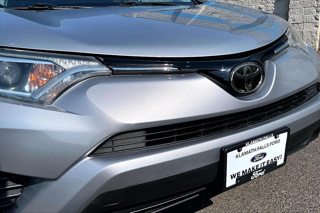 Thumbnail: 2018 Toyota RAV4 - 33