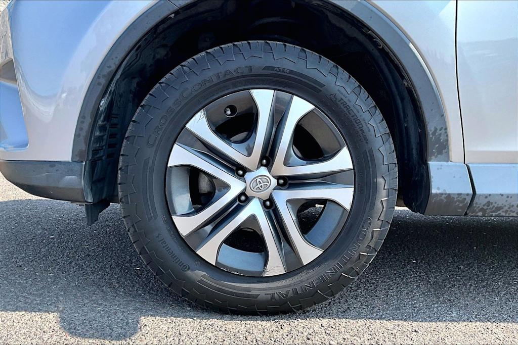 Thumbnail: 2018 Toyota RAV4 - 8