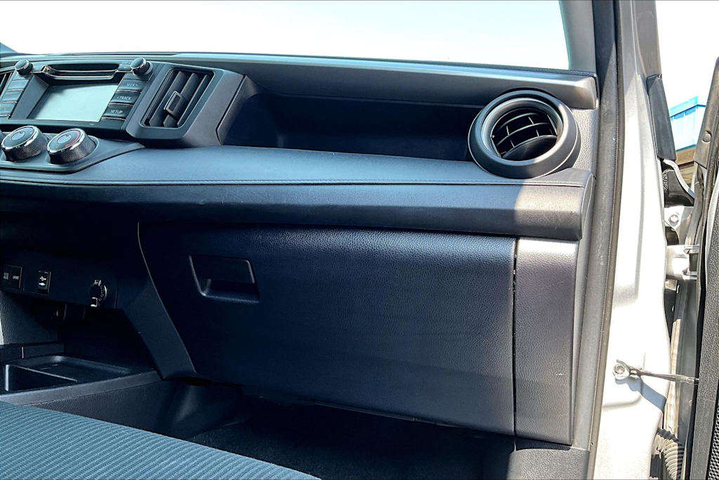 Thumbnail: 2018 Toyota RAV4 - 24