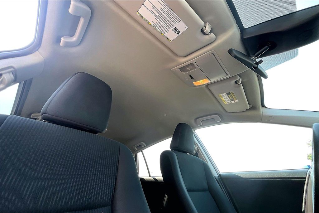 Thumbnail: 2018 Toyota RAV4 - 30
