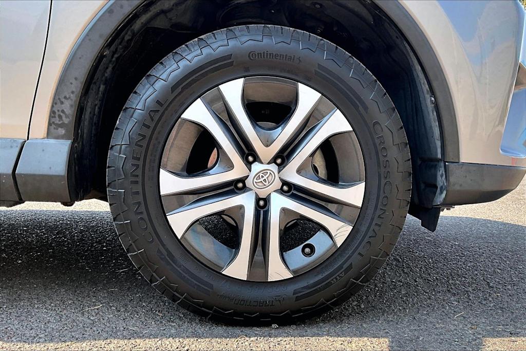Thumbnail: 2018 Toyota RAV4 - 34
