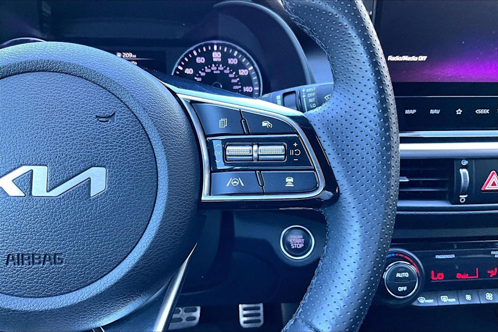 Thumbnail: 2022 Kia Forte - 25