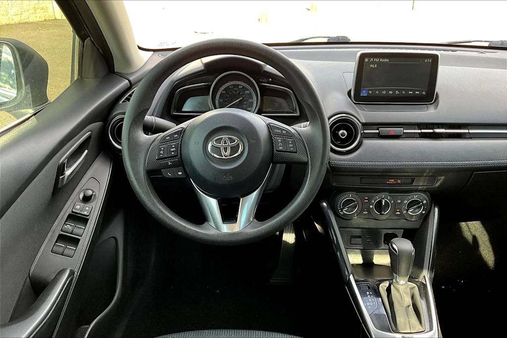 Thumbnail: 2017 Toyota Yaris iA - 14