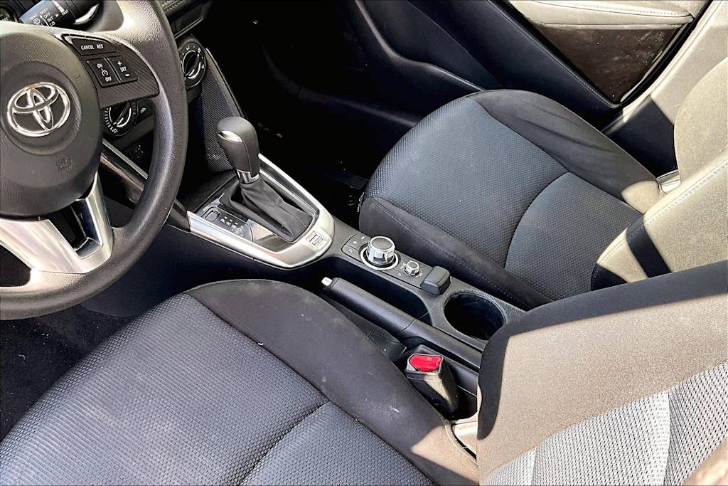 Thumbnail: 2017 Toyota Yaris iA - 21