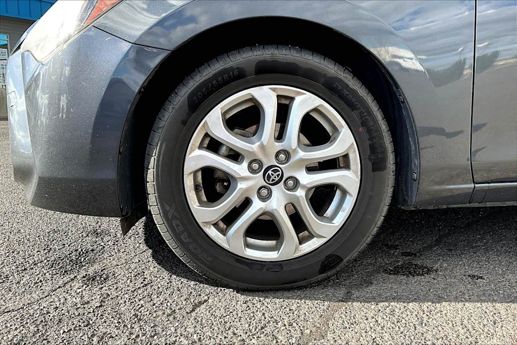 Thumbnail: 2017 Toyota Yaris iA - 8