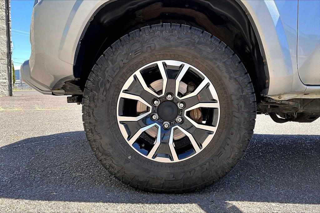 Thumbnail: 2022 Toyota Tacoma - 8