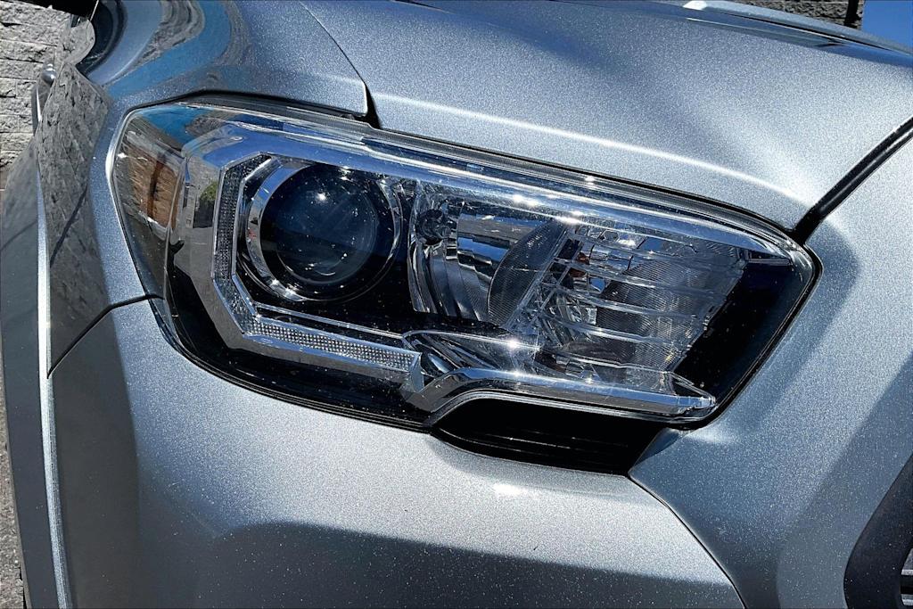Thumbnail: 2022 Toyota Tacoma - 31