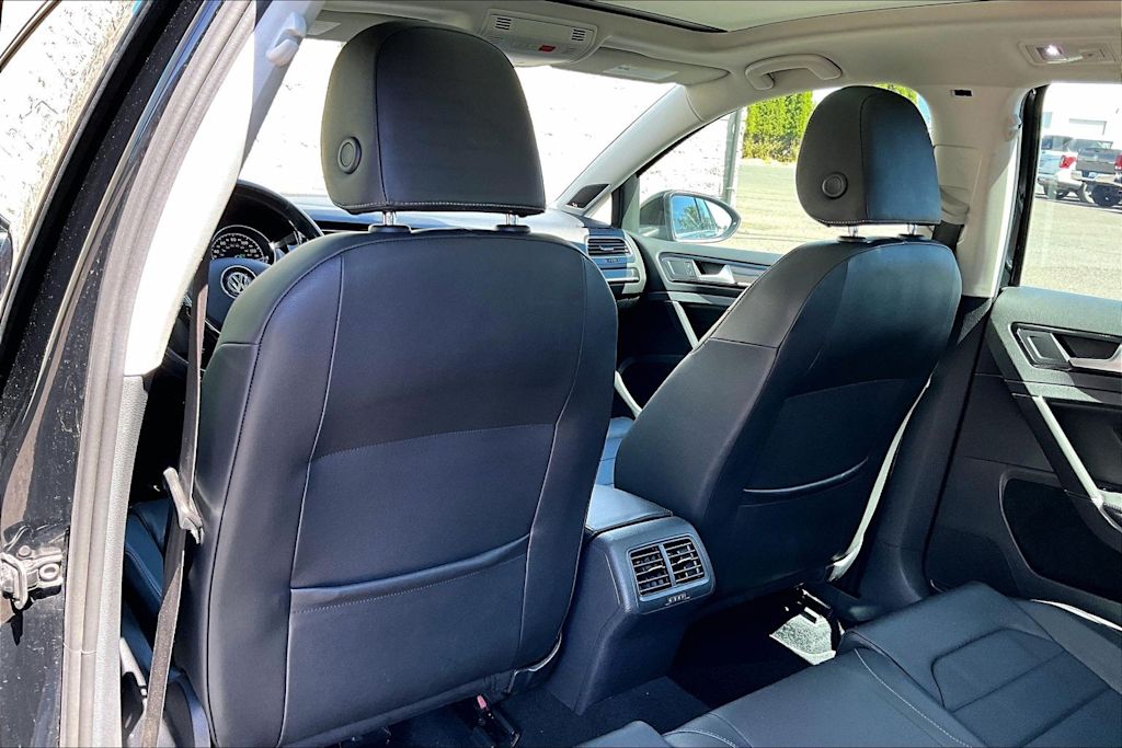 Thumbnail: 2015 Volkswagen Golf - 13
