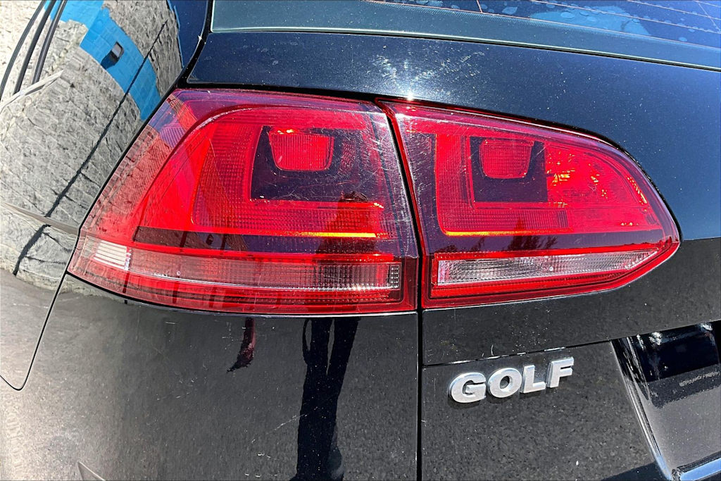 Thumbnail: 2015 Volkswagen Golf - 32