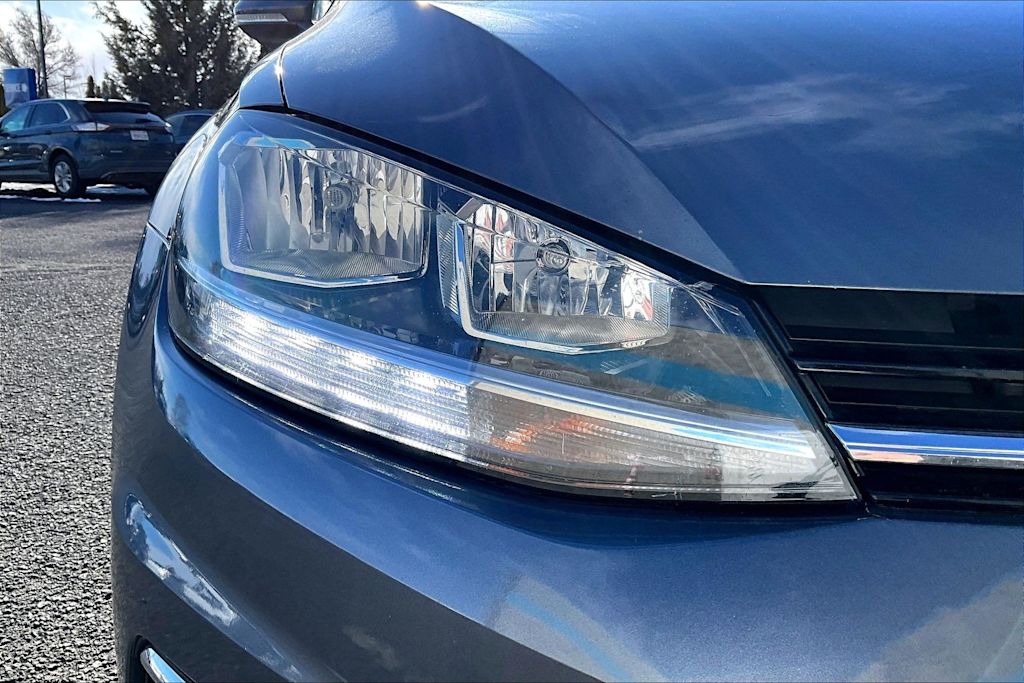 Thumbnail: 2021 Volkswagen Golf - 31