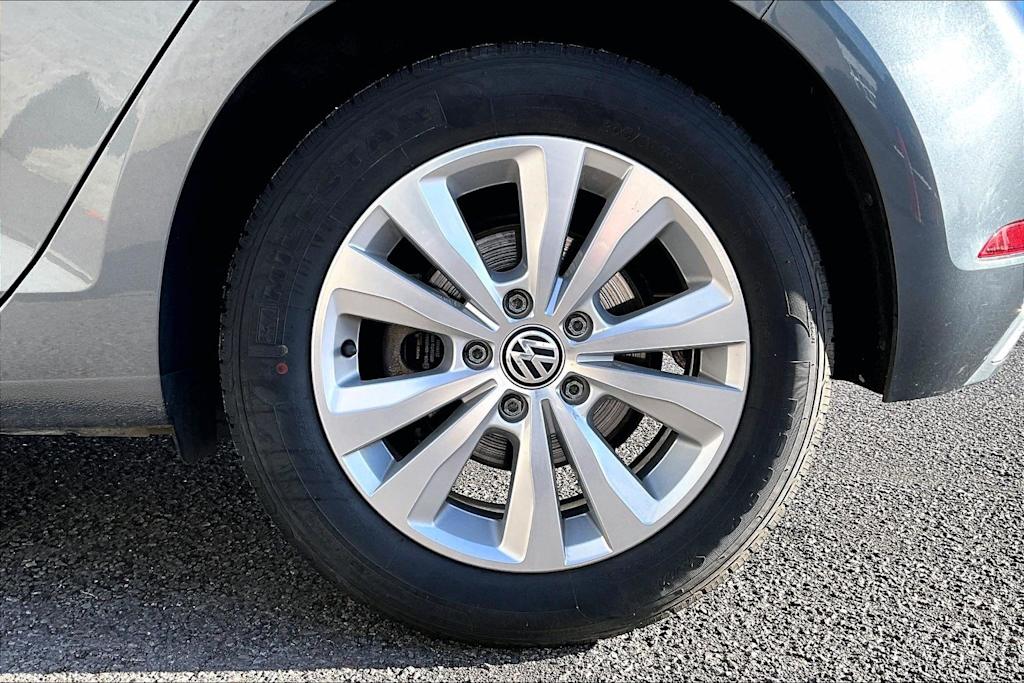 Thumbnail: 2021 Volkswagen Golf - 35