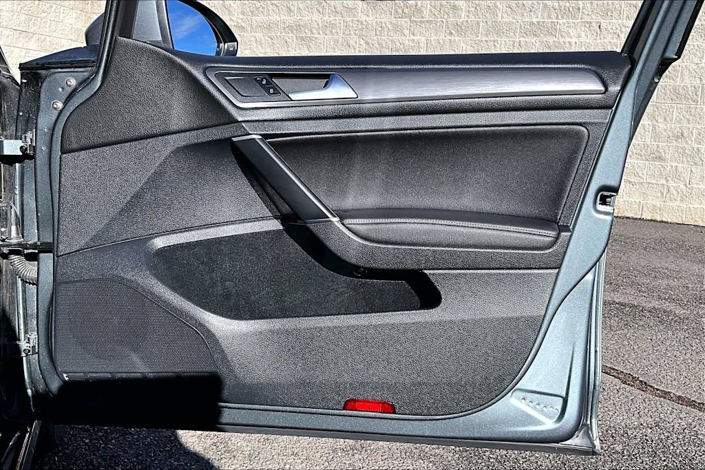 Thumbnail: 2021 Volkswagen Golf - 28