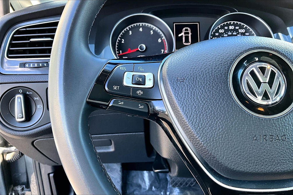 Thumbnail: 2021 Volkswagen Golf - 25