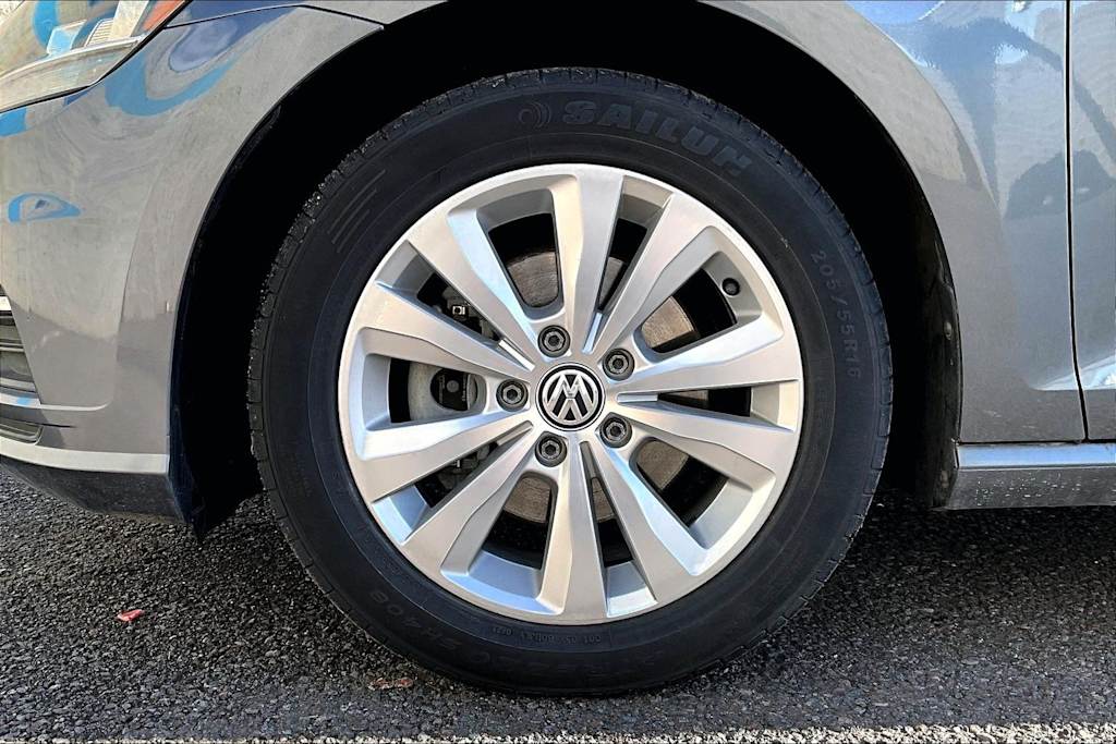 Thumbnail: 2021 Volkswagen Golf - 8