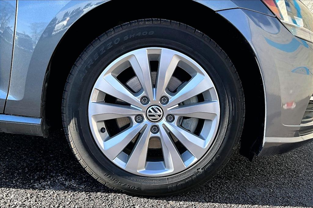 Thumbnail: 2021 Volkswagen Golf - 34