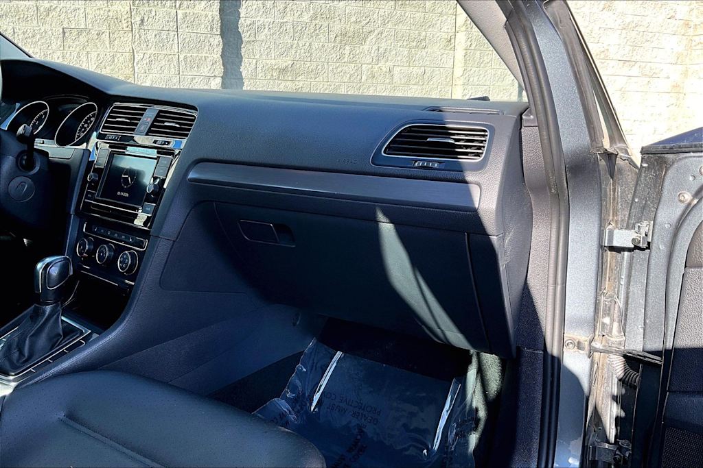 Thumbnail: 2021 Volkswagen Golf - 24